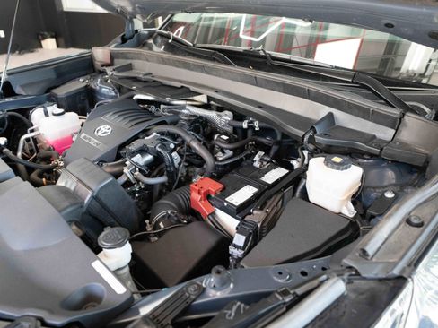 Used 2024 Toyota Grand Highlander XLE AWD/4WD image 34