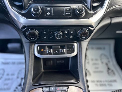 Used 2022 GMC Acadia SLE w/ Driver Convenience Package FWD image 14