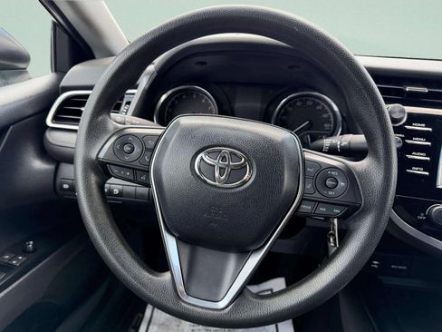 Used 2018 Toyota Camry LE FWD image 27