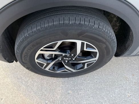 Used 2025 Kia Sportage LX image 12