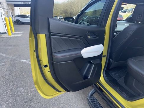 Used 2023 GMC Canyon AT4X image 17