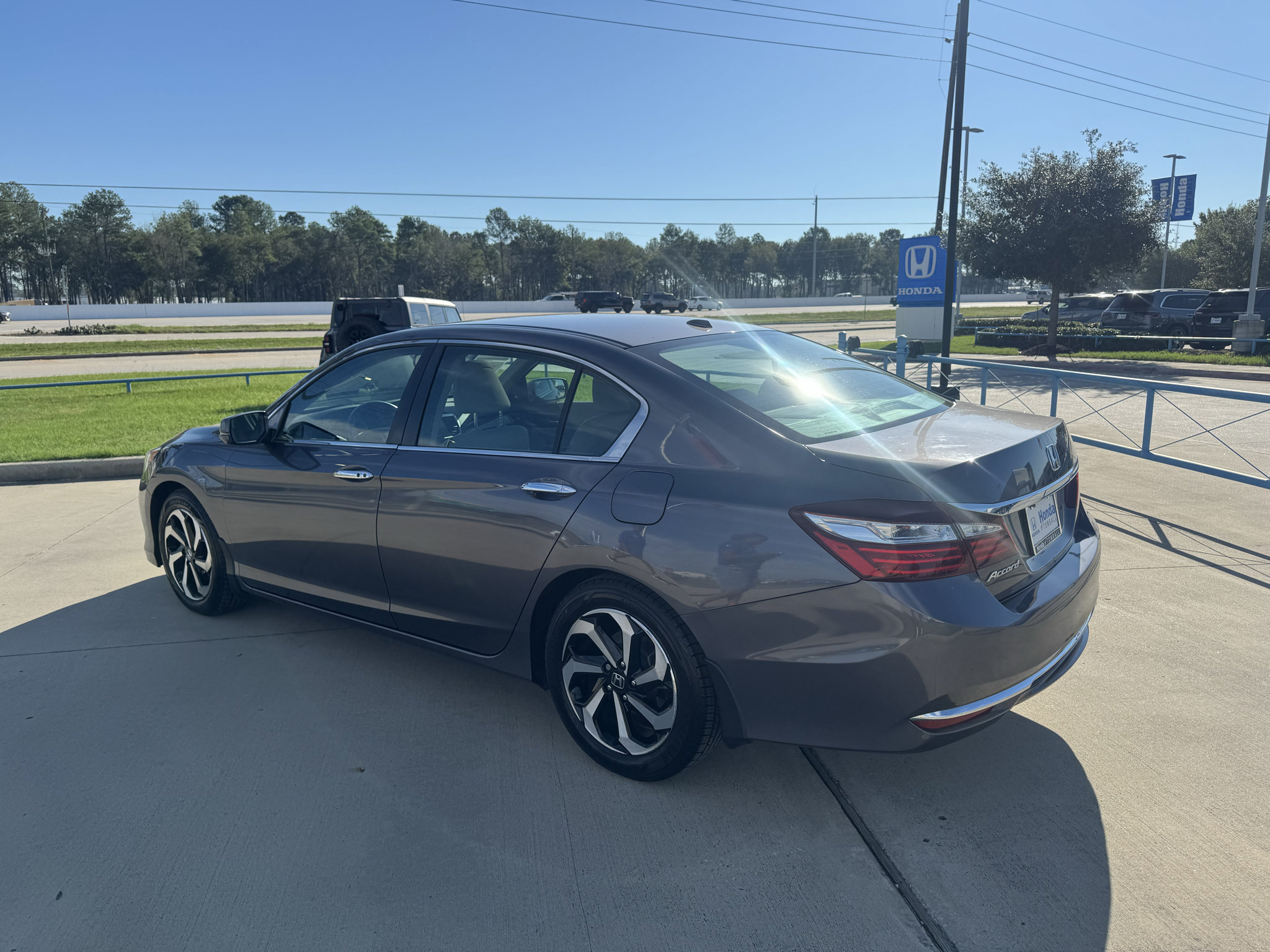 Used 2016 Honda Accord EX-L image 6