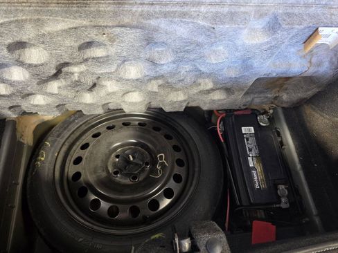Used 2012 Dodge Challenger SXT RWD image 18