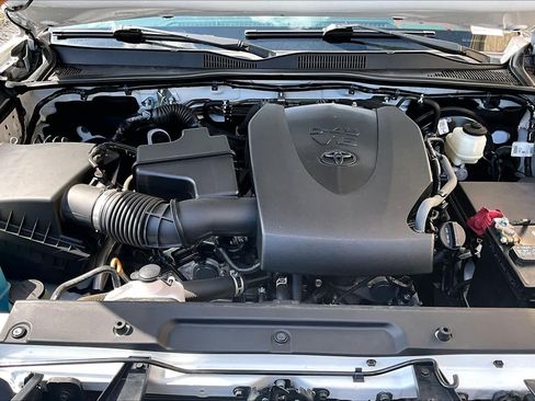 Used 2022 Toyota Tacoma SR5 w/ Technology Package RWD image 32