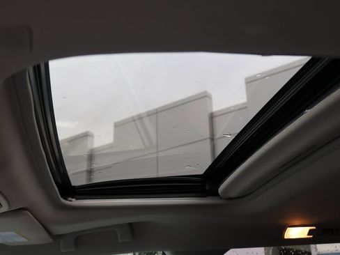 Used 2021 Toyota Sienna XLE image 16