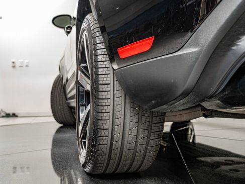 Certified 2025 Porsche Macan AWD/4WD image 49