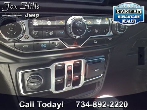 Used 2022 Jeep Wrangler Unlimited Sahara w/ Cold Weather Group AWD/4WD image 22