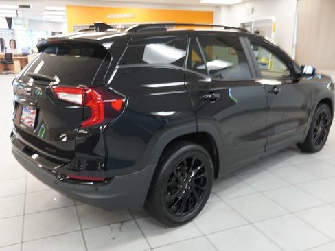 Used 2023 GMC Terrain SLE w/ Driver Convenience Package AWD/4WD image 13