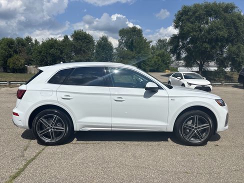 Used 2023 Audi Q5 e Premium Plus w/ Premium Plus Package AWD/4WD image 2