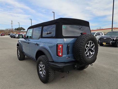 Used 2024 Ford Bronco Badlands image 3