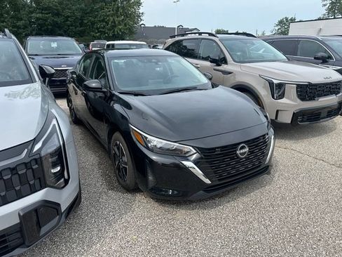 Used 2025 Nissan Sentra SV FWD image 2