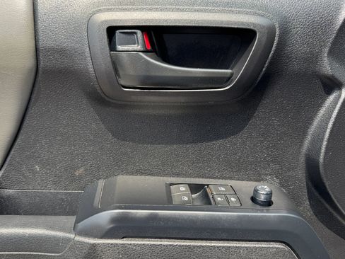 Used 2022 Toyota Tacoma SR RWD image 14