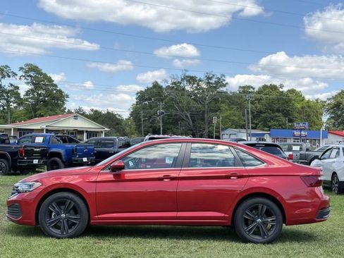 Used 2024 Volkswagen Jetta SE FWD image 11