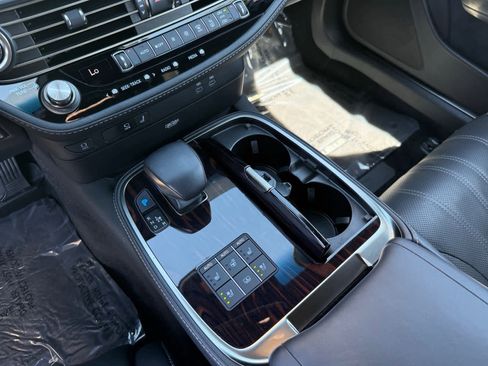 Used 2023 Lexus LS 500 w/ Interior Upgrade Package image 23