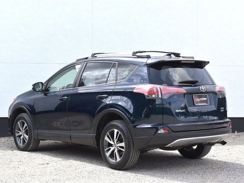 Used 2018 Toyota RAV4 XLE AWD/4WD image 2