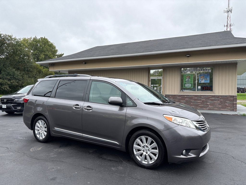 Used 2017 Toyota Sienna XLE Premium AWD/4WD image 1