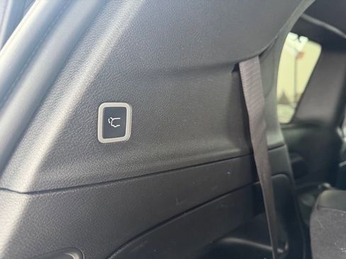 Used 2022 Chrysler Pacifica Touring-L w/ S Appearance Package image 26