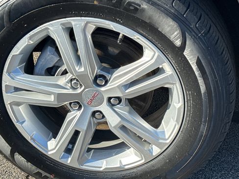 Used 2024 GMC Terrain SLE image 9