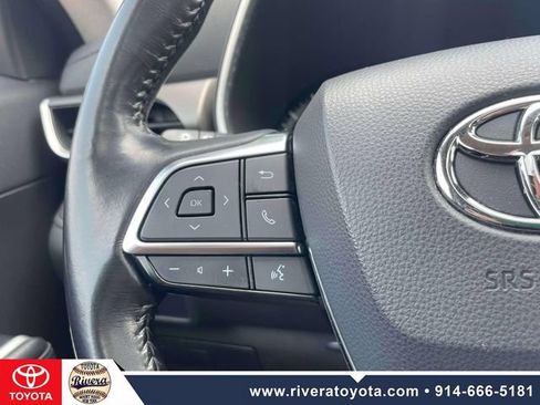 Used 2021 Toyota Highlander XLE AWD/4WD image 23