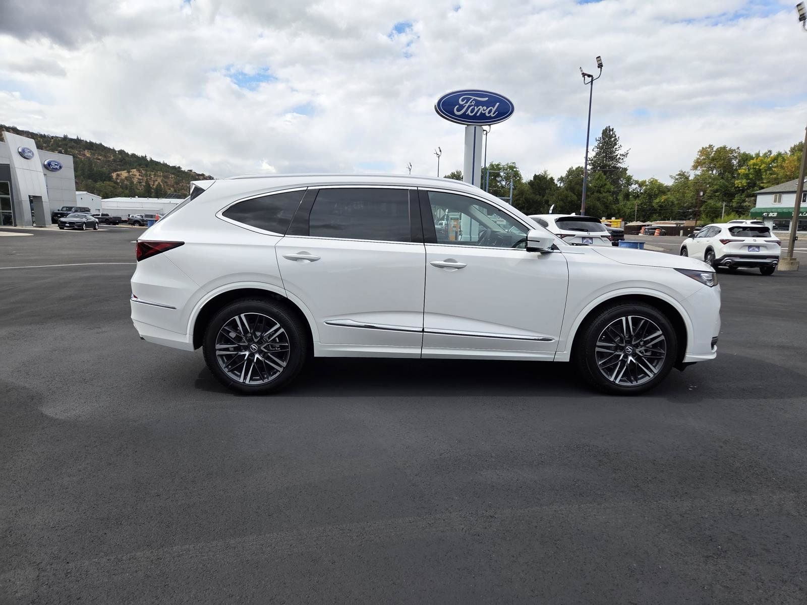 New 2026 Acura MDX w/ Advance Package AWD/4WD image 4