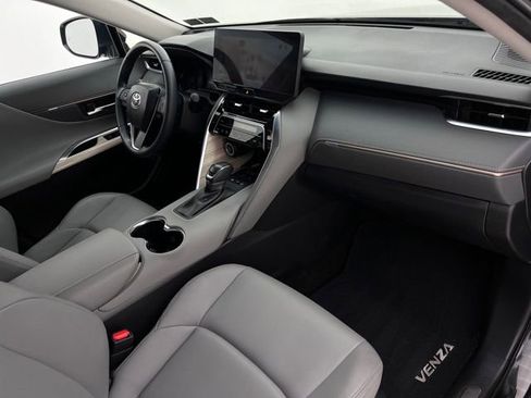Used 2024 Toyota Venza XLE AWD/4WD image 13