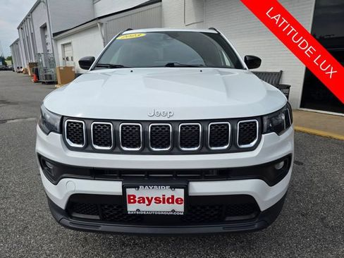 Used 2023 Jeep Compass Latitude AWD/4WD image 4