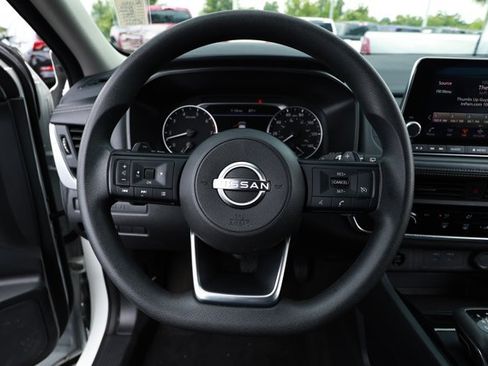 Used 2024 Nissan Rogue S AWD/4WD image 11