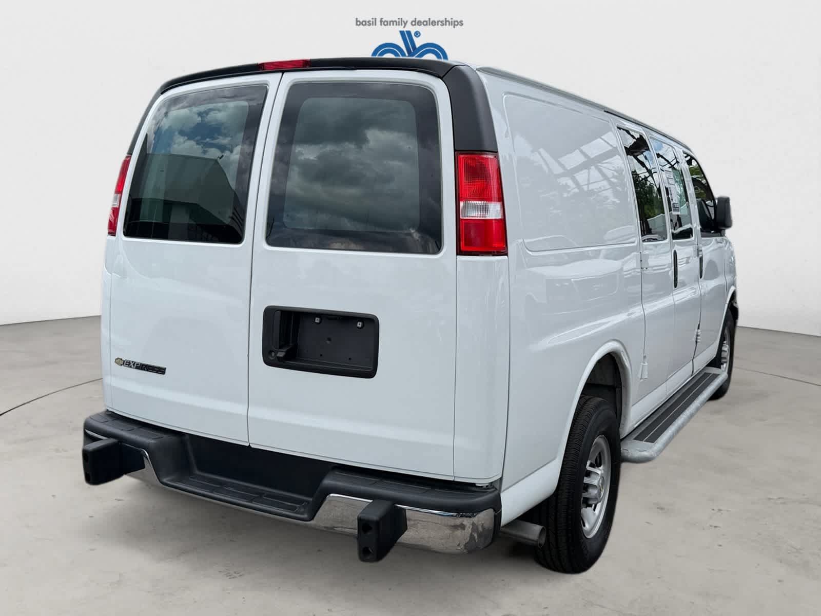 Used 2025 Chevrolet Express 2500 w/ Driver Convenience Package RWD image 6