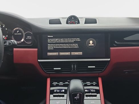 Used 2022 Porsche Cayenne AWD/4WD image 24