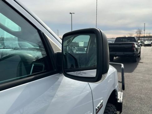 Used 2019 RAM 1500 Classic SLT w/ Luxury Group image 12