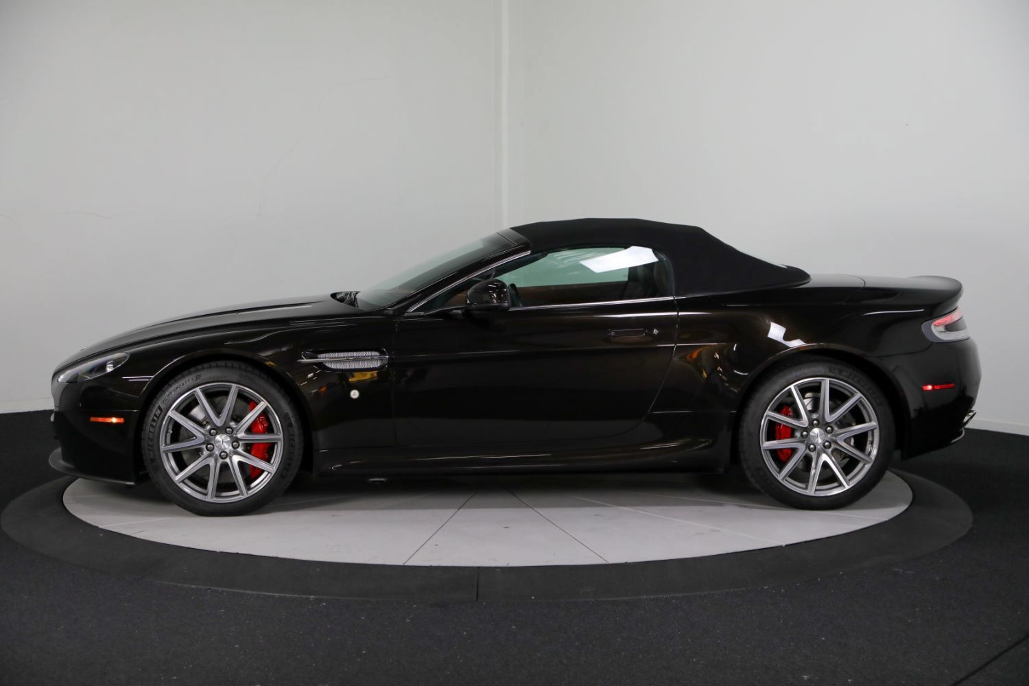Used 2012 Aston Martin V8 Vantage N420 RWD image 7