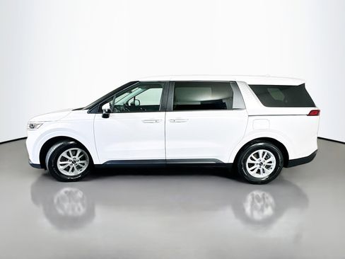 Certified 2024 Kia Carnival LX image 4