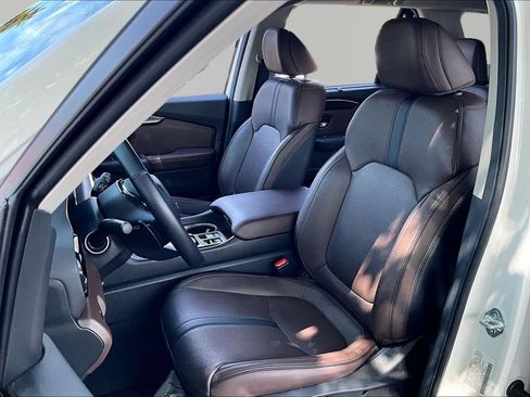 Used 2025 Honda Pilot Elite image 17