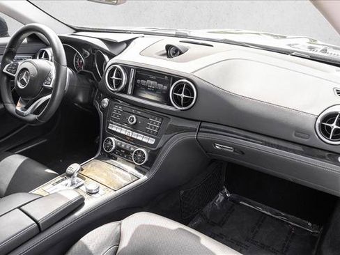 Used 2018 Mercedes-Benz SL 550 image 21