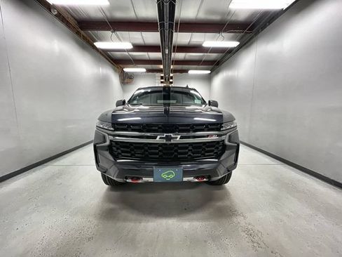 Certified 2022 Chevrolet Tahoe Z71 w/ Luxury Package AWD/4WD image 3