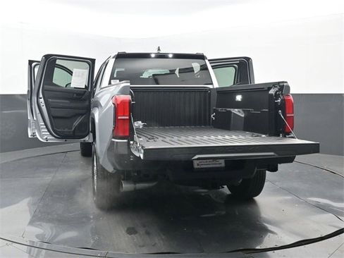Used 2025 Toyota Tacoma SR image 34