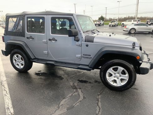 Used 2015 Jeep Wrangler Unlimited Sport image 4