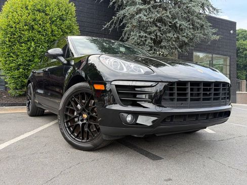 Used 2018 Porsche Macan Sport Edition AWD/4WD image 8