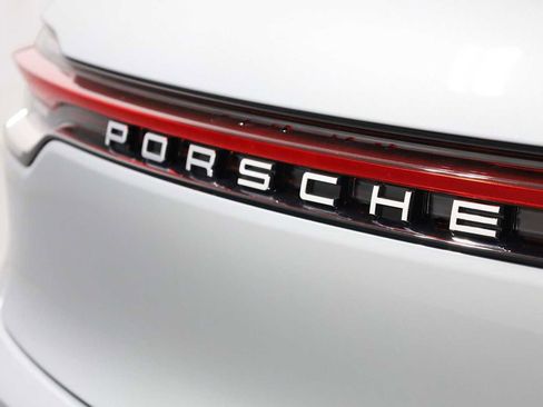 Certified 2026 Porsche Macan image 8