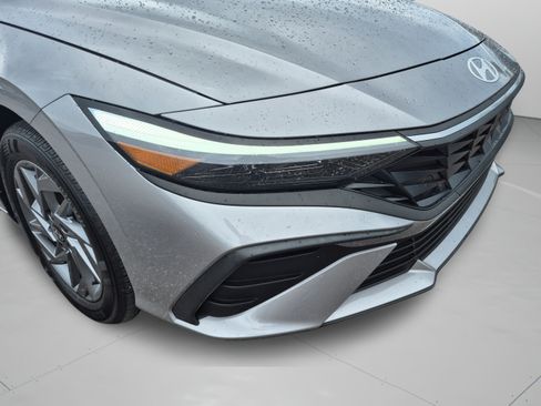 Used 2025 Hyundai Elantra Hybrid w/ Cargo Package FWD image 32