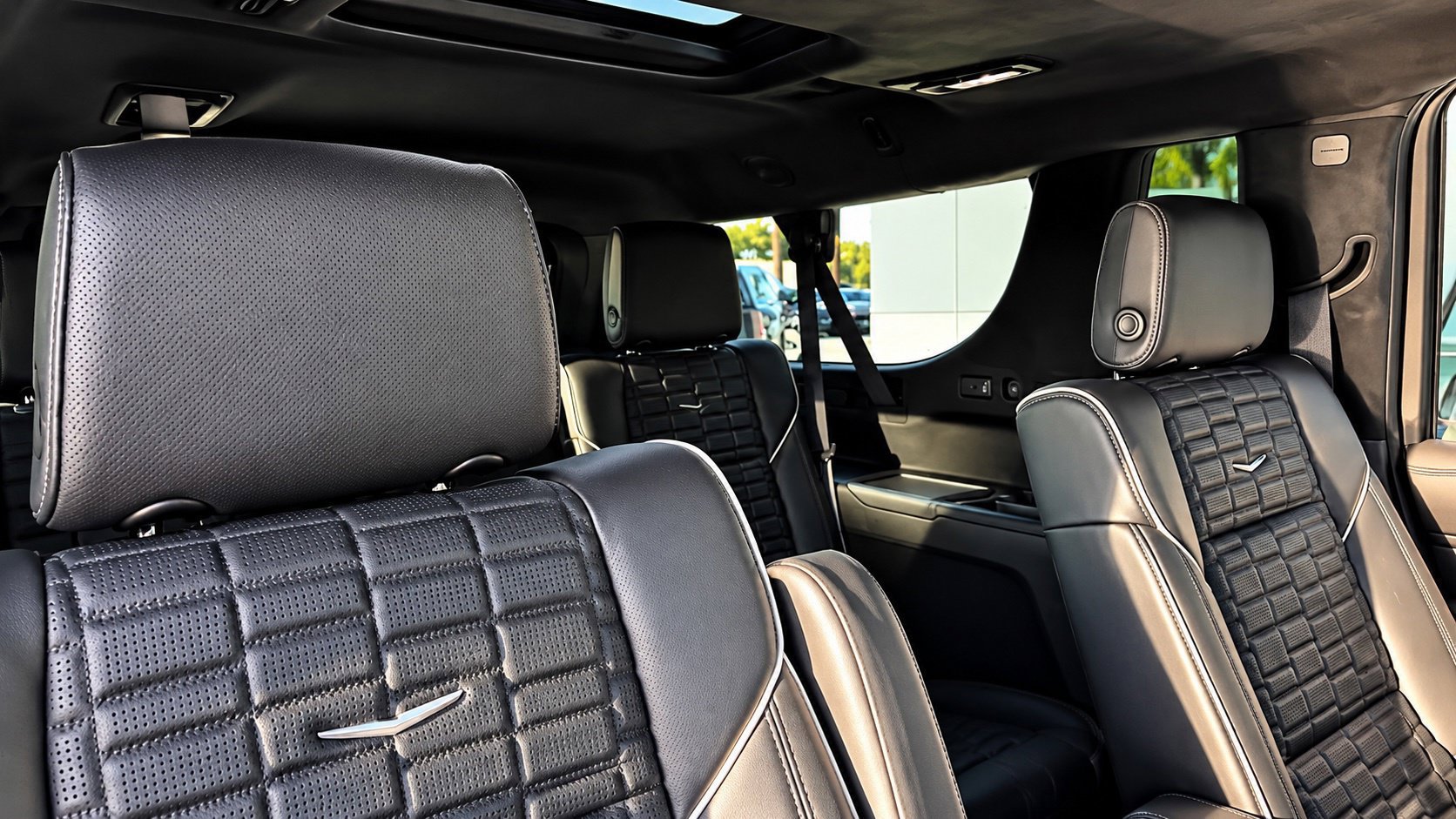 Used 2023 Cadillac Escalade ESV Sport Platinum w/ LPO, ONYX Package RWD image 15