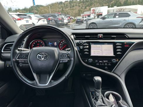 Used 2018 Toyota Camry XSE image 15