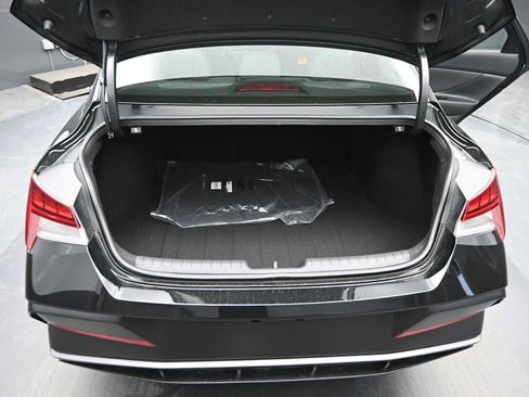New 2026 Hyundai Elantra Limited FWD image 14