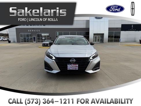 Used 2024 Nissan Altima 2.5 SV FWD image 2