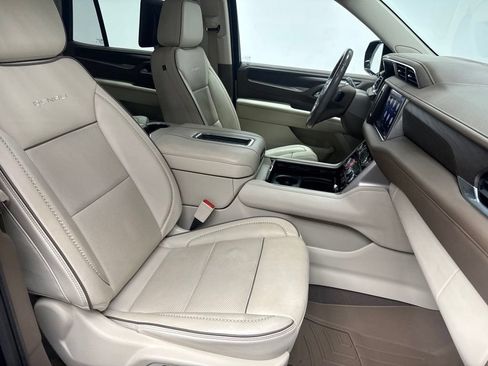 Used 2021 GMC Yukon Denali w/ Denali Premium Package RWD image 26