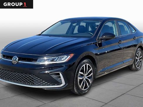 Used 2025 Volkswagen Jetta SE image 1