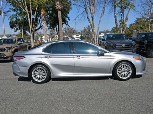 Certified 2020 Toyota Camry XLE image 5