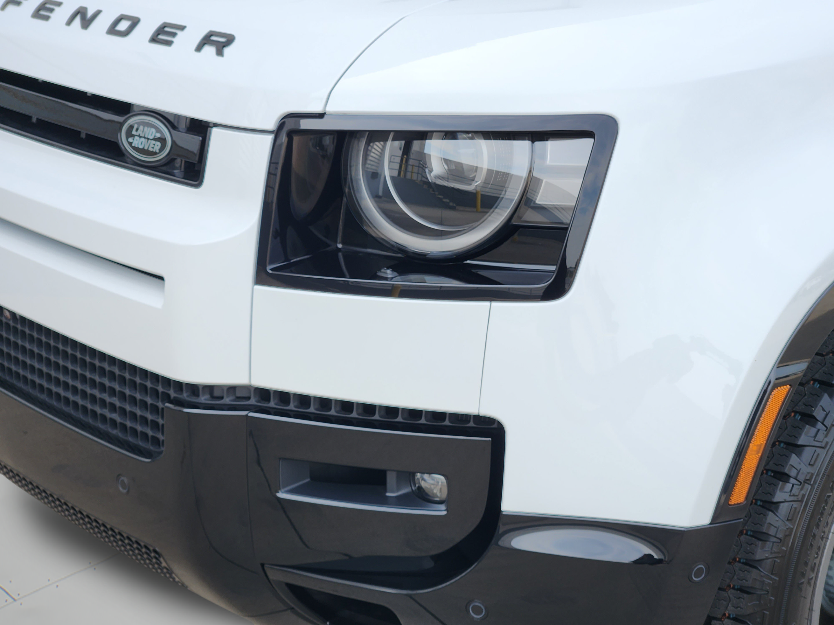 New 2026 Land Rover Defender 110 X-Dynamic SE AWD/4WD image 29