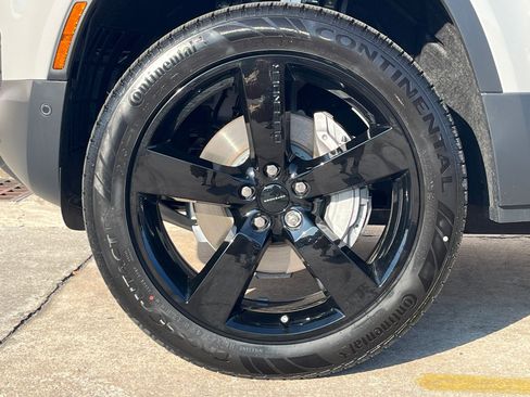 New 2026 Land Rover Defender 110 S image 30