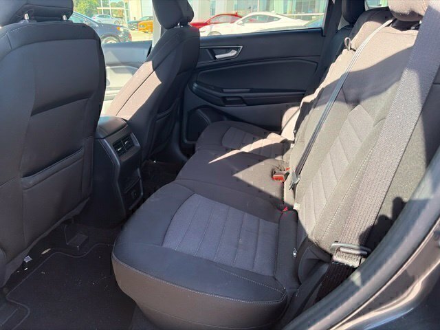Used 2020 Ford Edge SE FWD image 10